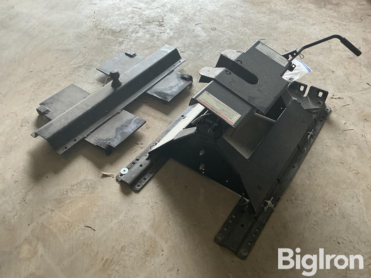 reese-30033-hitch-system-image-7