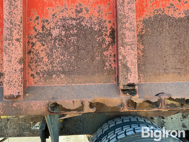 2000-mack-rd688s-image-11