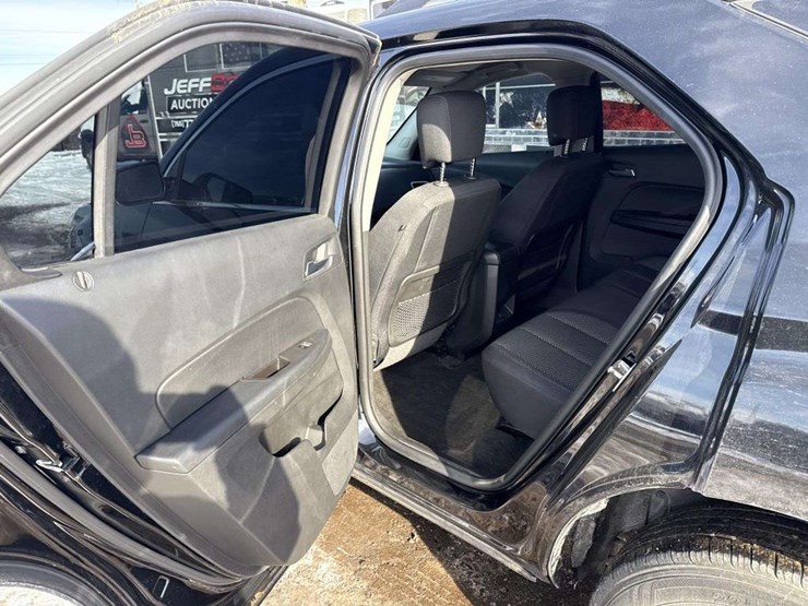 2015-chevrolet-equinox-lt-image-18