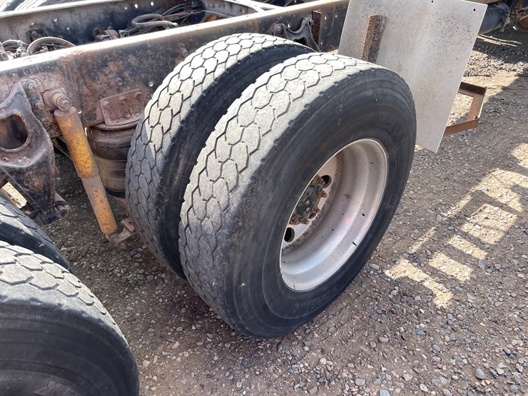 #1108-•-1996-international-cab-and-chassis-(has-mn-title)-image-12