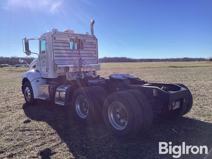 2014-peterbilt-384-image-7