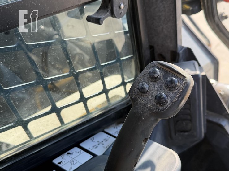 2021-deere-333g-image-30