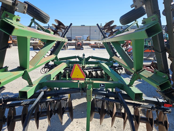 john-deere-630-image-11