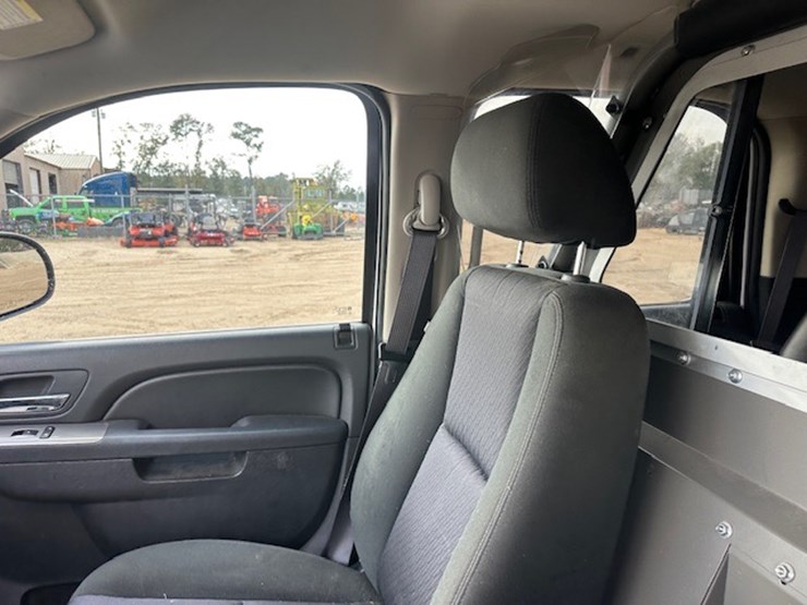 chevrolet-tahoe-image-33