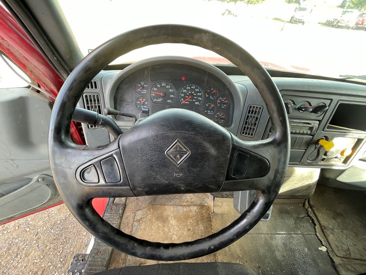 international-7400-image-31