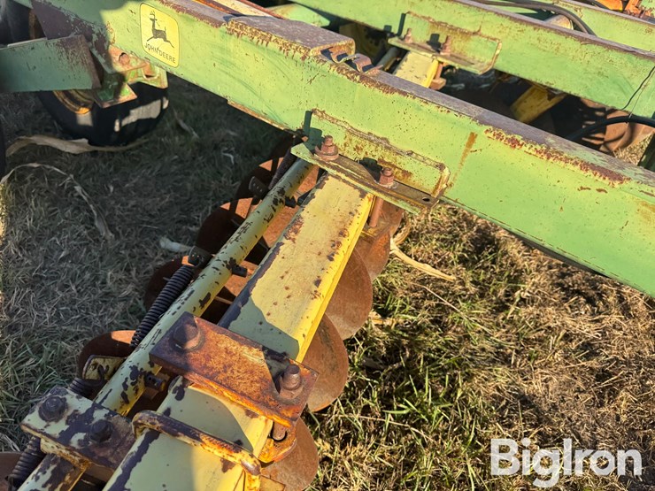 john-deere-230-image-14