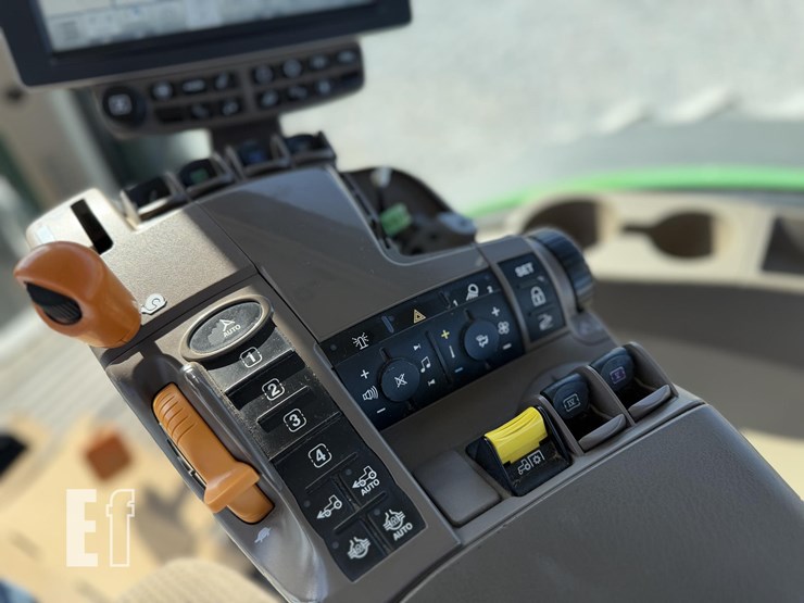 john-deere-8245r-image-38