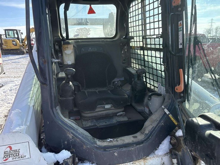 2018-bobcat-t740-image-15
