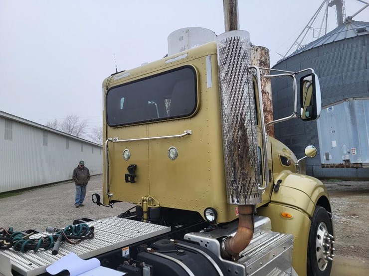 2012-peterbilt-386-image-35
