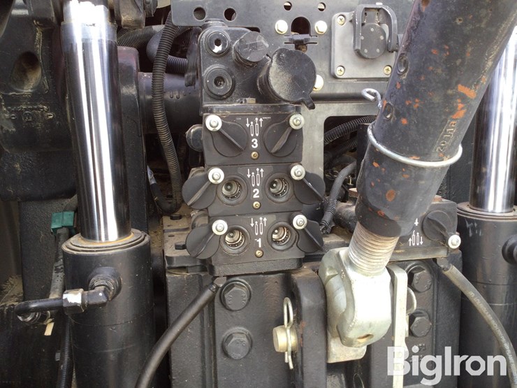 case-ih-magnum-260-image-11