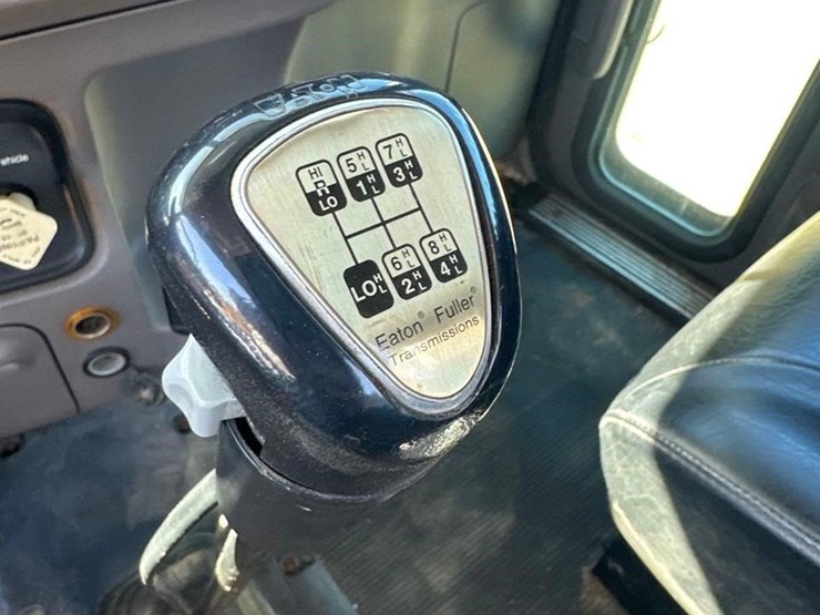 2012-peterbilt-367-image-42