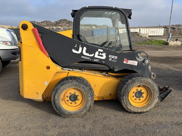 2012-jcb-225-image-7