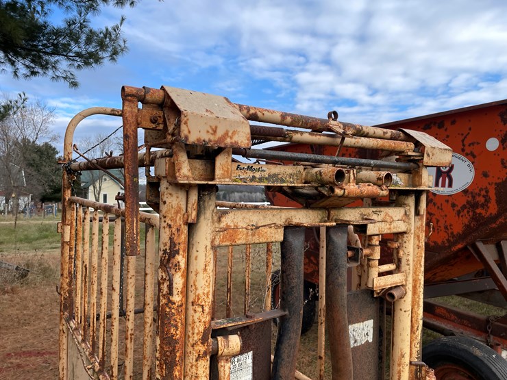 #207-•-for-most-cattle-chute-with-head-gate-(boyceville,-wi)-image-8