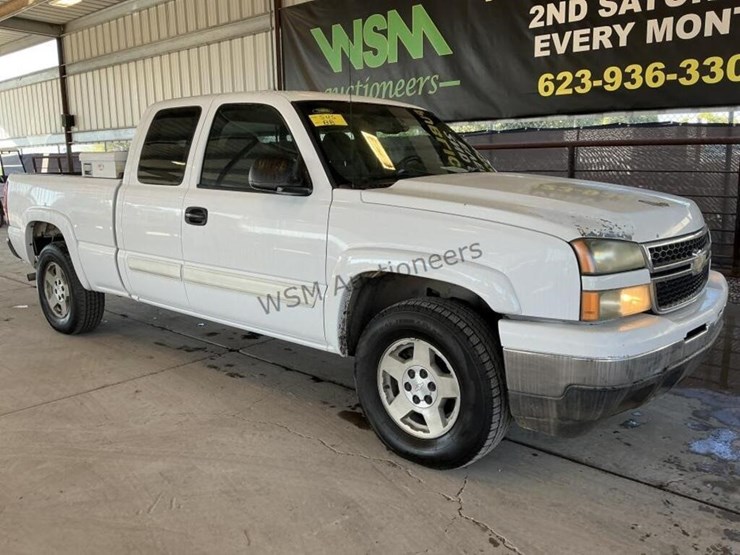 2006-chevrolet-silverado-1500-image-2