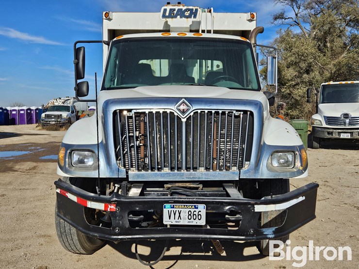 2003-international-7400-image-2