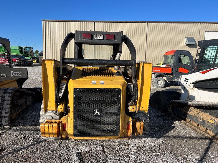 john-deere-332-image-16