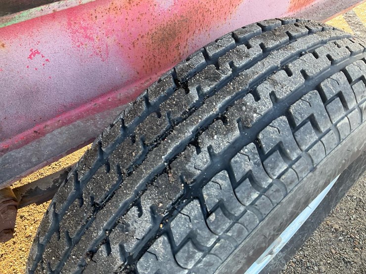 #2300-•-sawdust-trailer-image-42