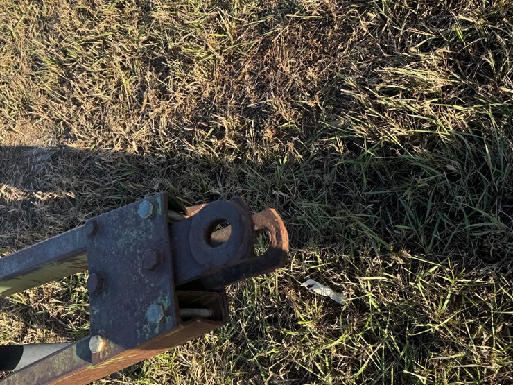 john-deere-230-image-9