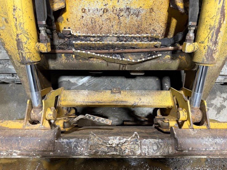 deere-ct332-image-11