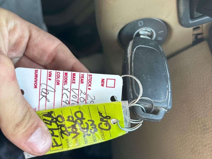 2010-volvo-xc90-image-30