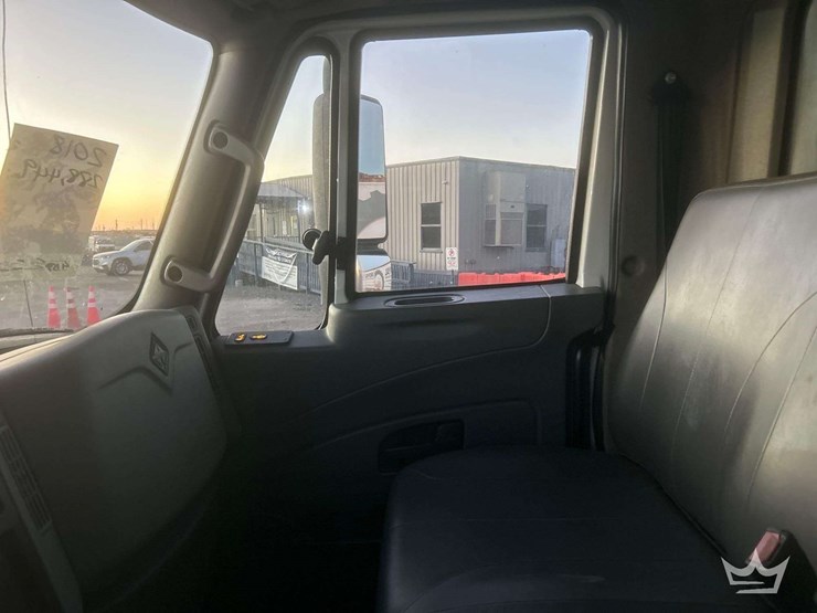 2018-international-durastar-4300-image-24