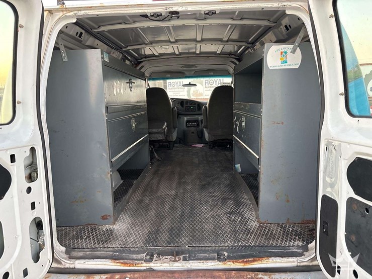 2004-ford-cargo-image-17