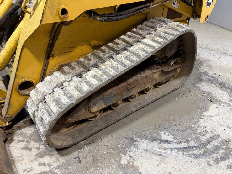 deere-ct332-image-14