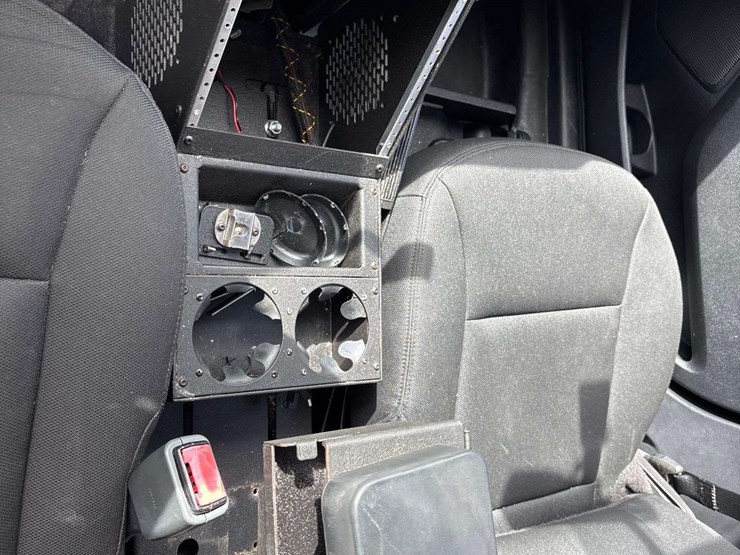 2018-ford-explorer-image-16