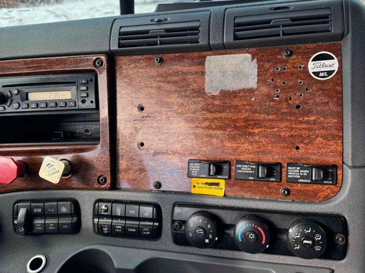 freightliner-cascadia-125-image-13