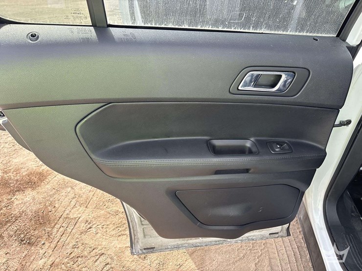 2018-ford-explorer-image-19