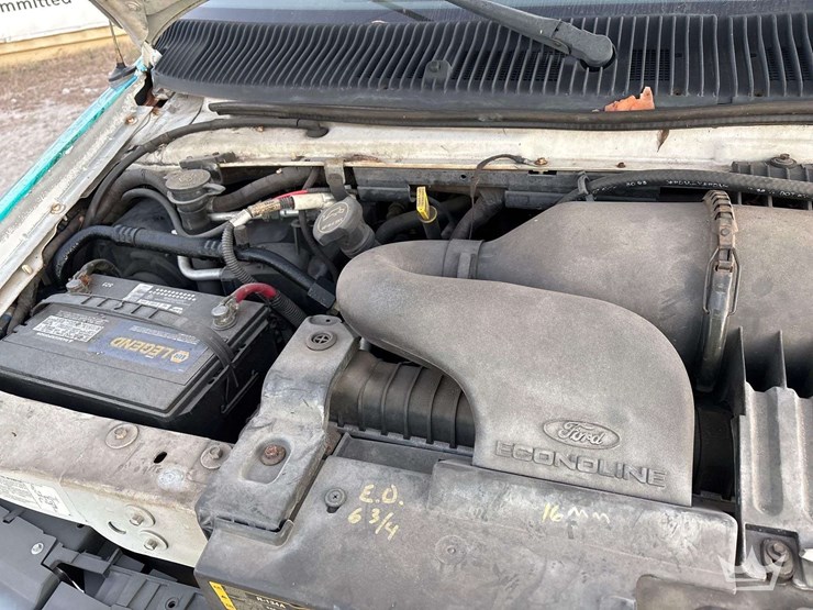 2004-ford-cargo-image-7