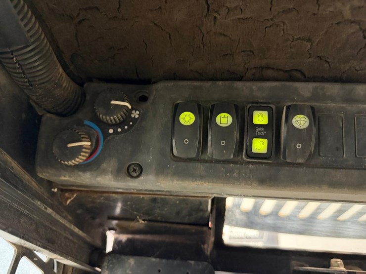 deere-ct332-image-26