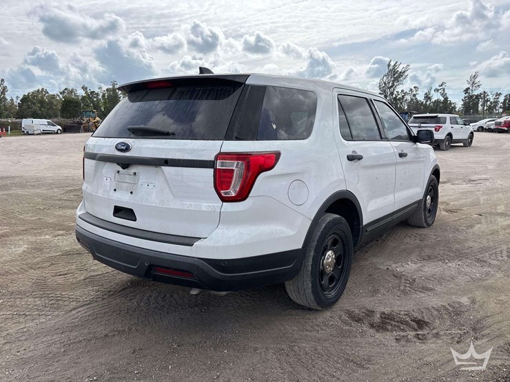 2018-ford-explorer-image-3