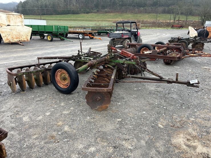 john-deere-10-image-1