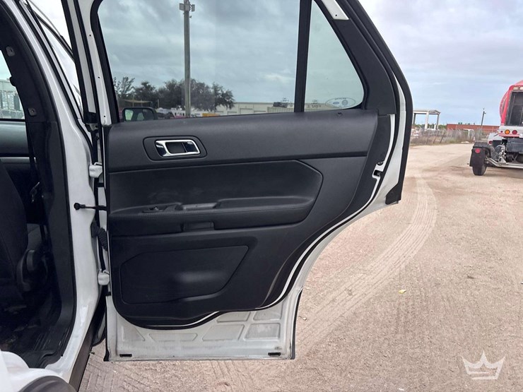 2019-ford-explorer-image-23