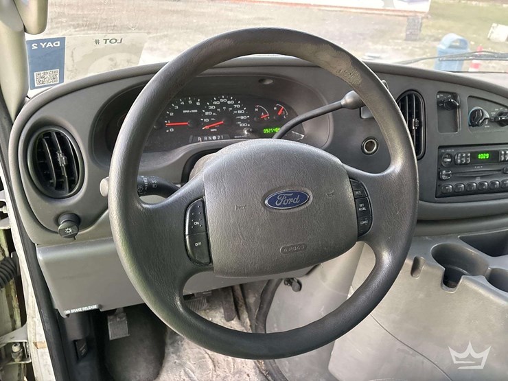 2004-ford-cargo-image-12