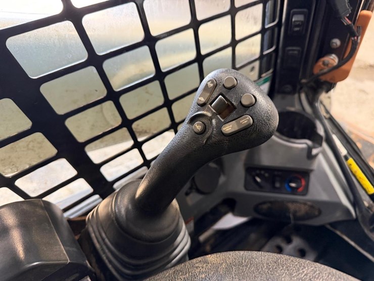 bobcat-t740-image-26