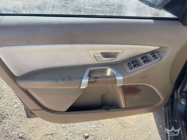 2010-volvo-xc90-image-11