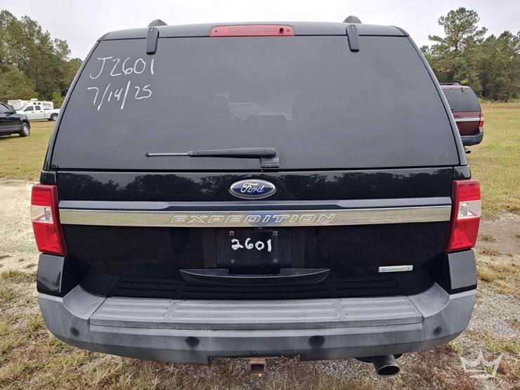 2016-ford-expedition-image-40