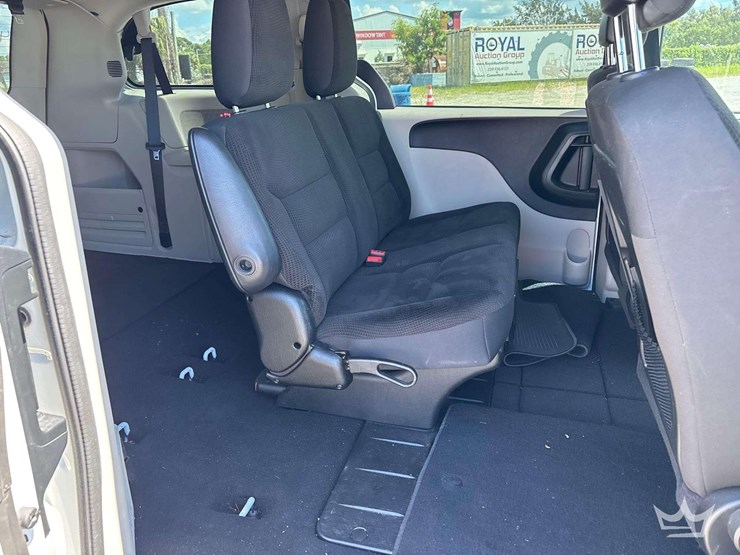 2017-dodge-grand-caravan-image-10