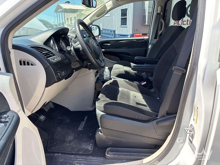 2017-dodge-grand-caravan-image-21