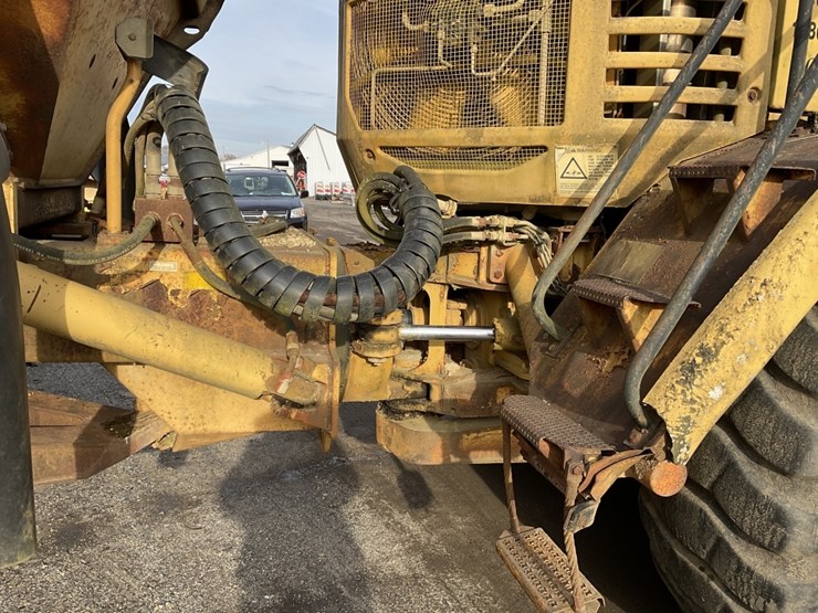 caterpillar-725-image-4