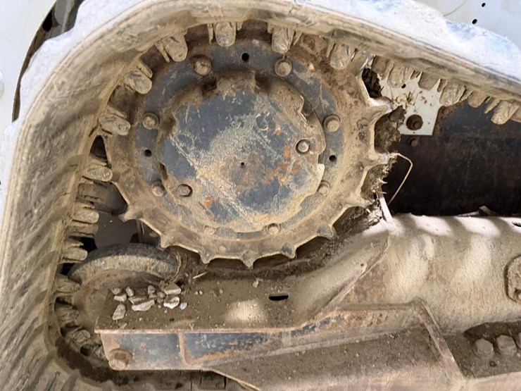 bobcat-t740-image-18