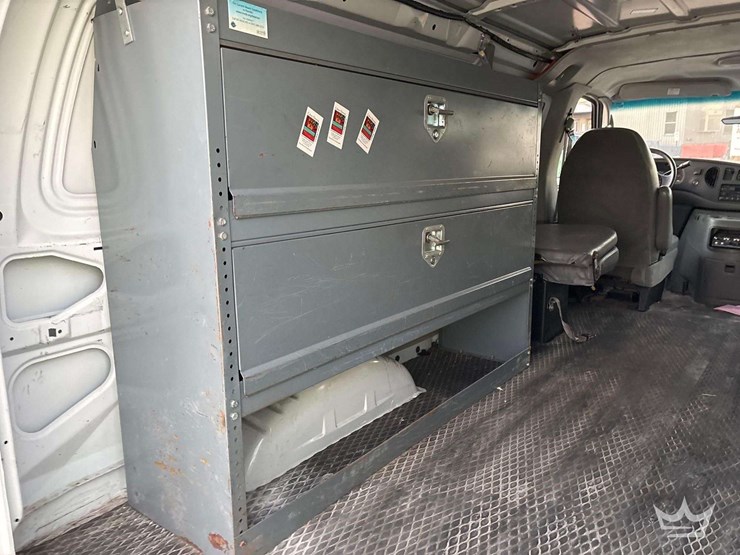 2004-ford-cargo-image-21