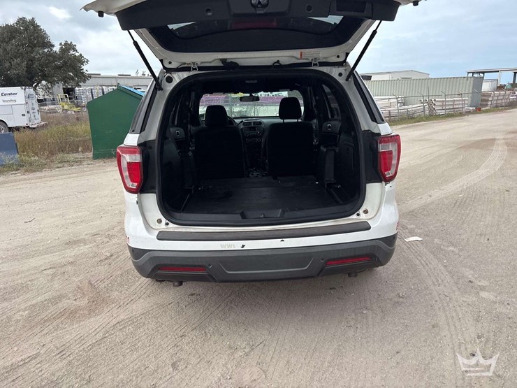 2019-ford-explorer-image-22