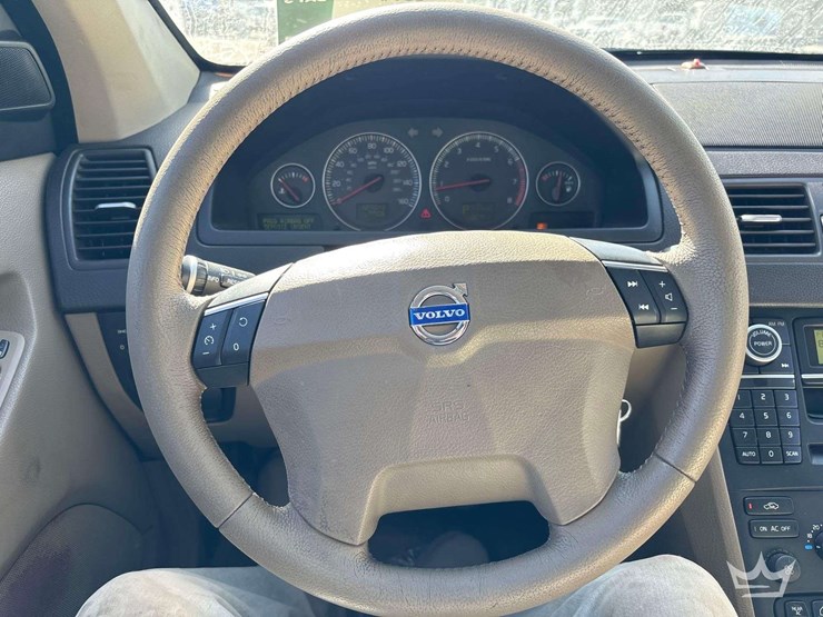 2010-volvo-xc90-image-14