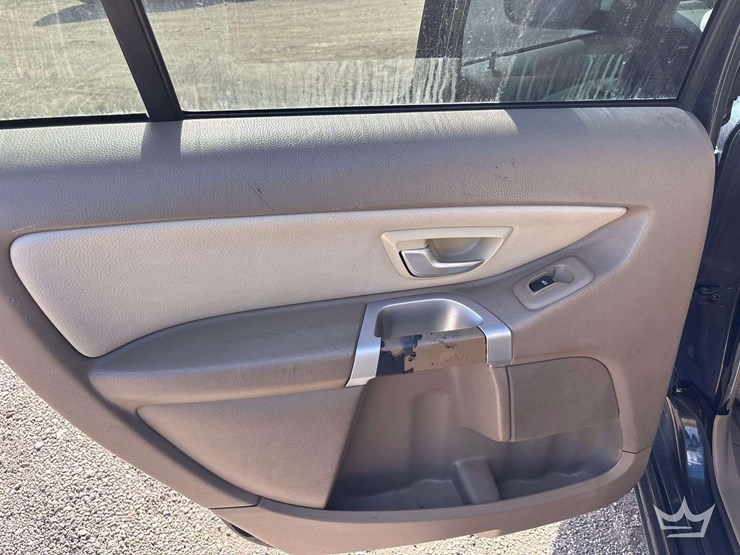 2010-volvo-xc90-image-20