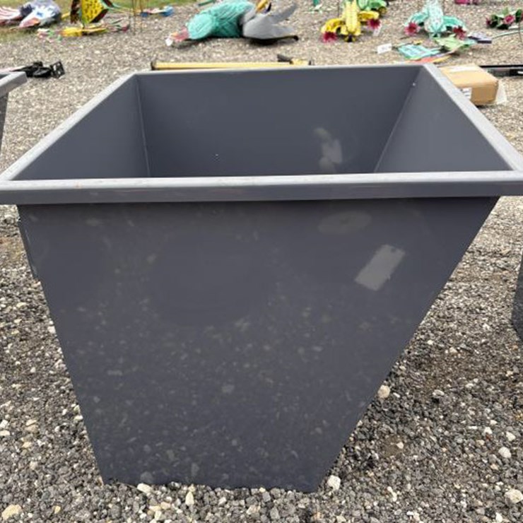 #140 • IRDH Mini Grey Hopper