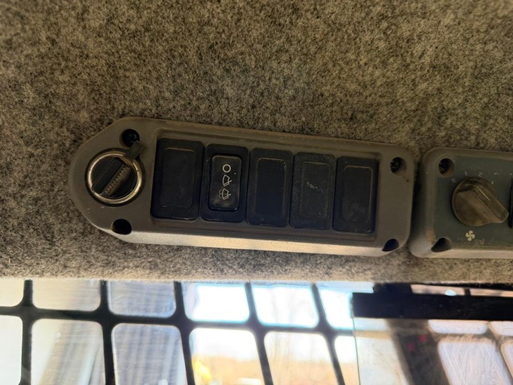 bobcat-s300-image-25