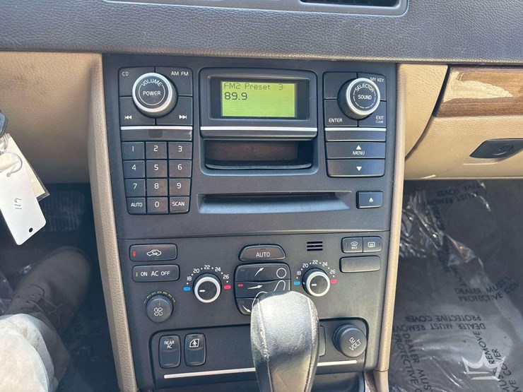 2010-volvo-xc90-image-16